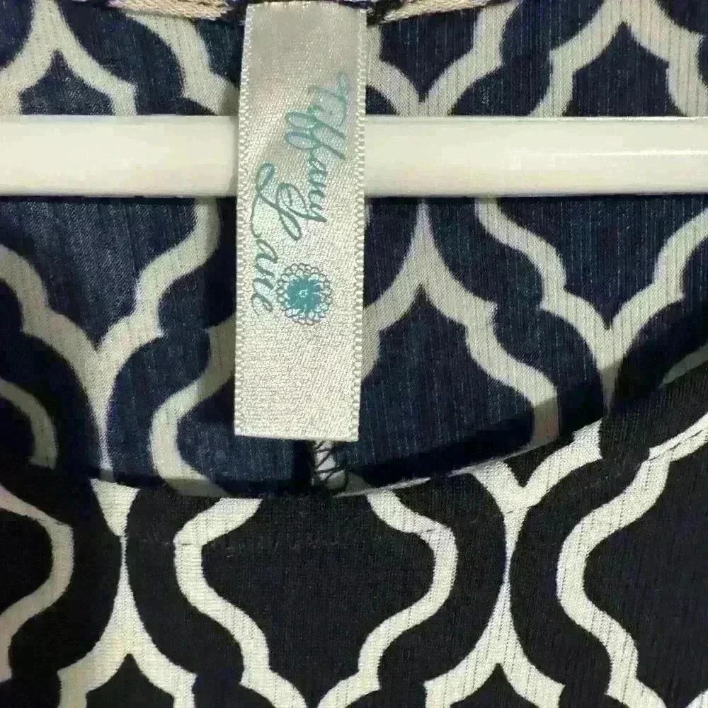 Women’s size L Tiffany Lane top EUC - Picture 2 of 2